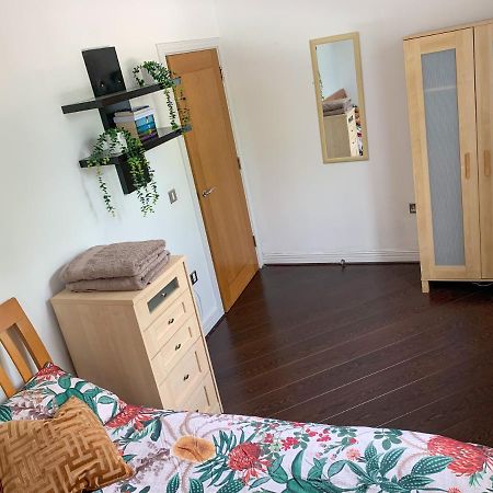 Room In Stratford With Private Bathroom And Parking Londyn Zewnętrze zdjęcie