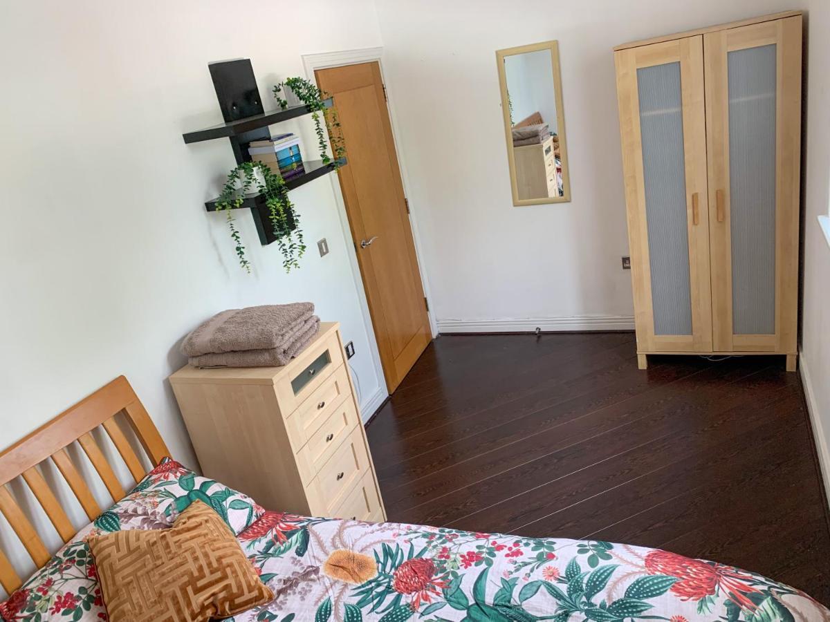 Room In Stratford With Private Bathroom And Parking Londyn Zewnętrze zdjęcie