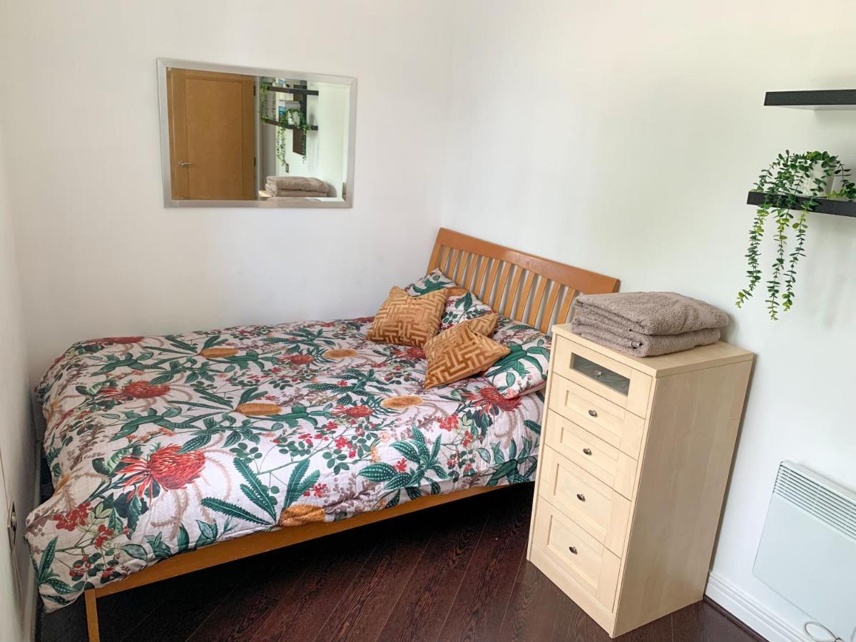 Room In Stratford With Private Bathroom And Parking Londyn Zewnętrze zdjęcie